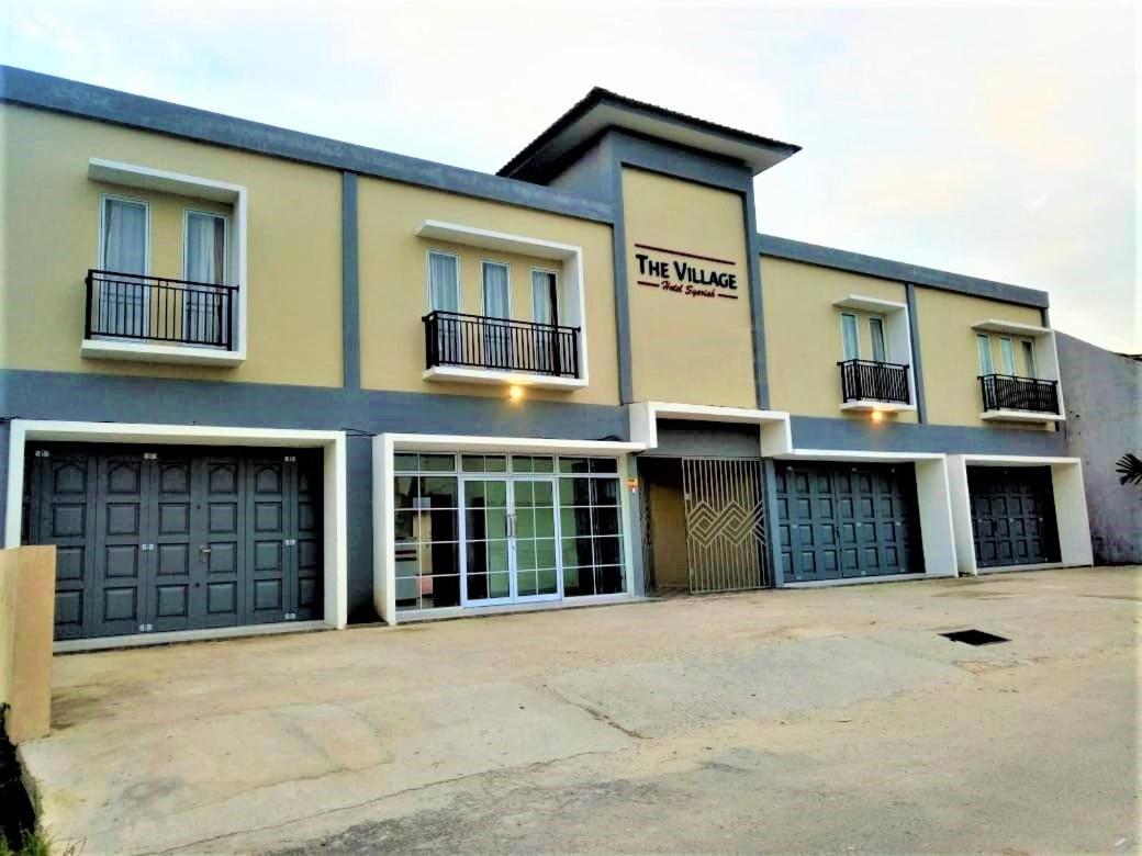 Hotel The Village Syariah Pekanbaru Bagian luar foto